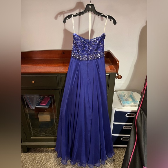 Sherri Hill Prom Dress - Picture 2 of 4